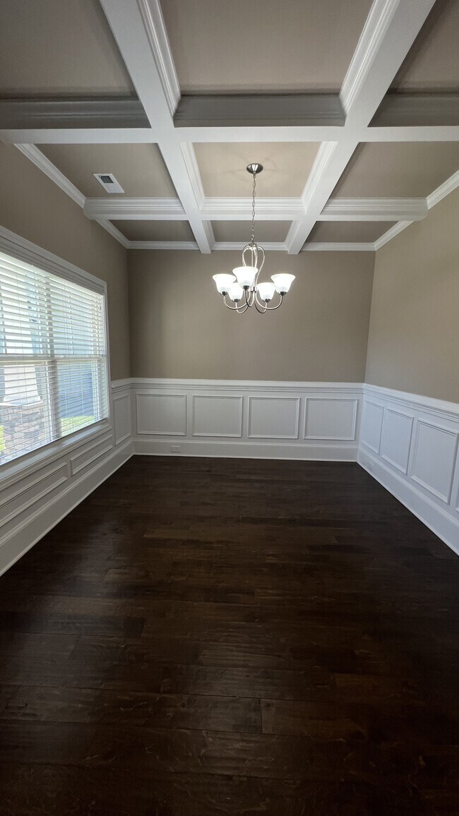 Building Photo - 550 Hampstead Pl