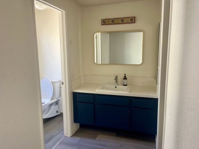 Building Photo - Beautiful Newly Remodeled 3 Bedroom 2 Bath...