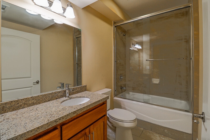 Building Photo - 3674 W Imperial Hwy