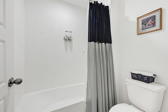 Building Photo - 3235 Creston Gate Dr