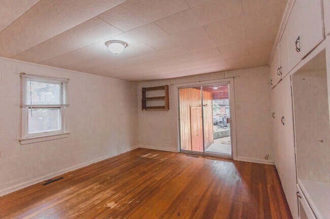 Building Photo - 888 17th St