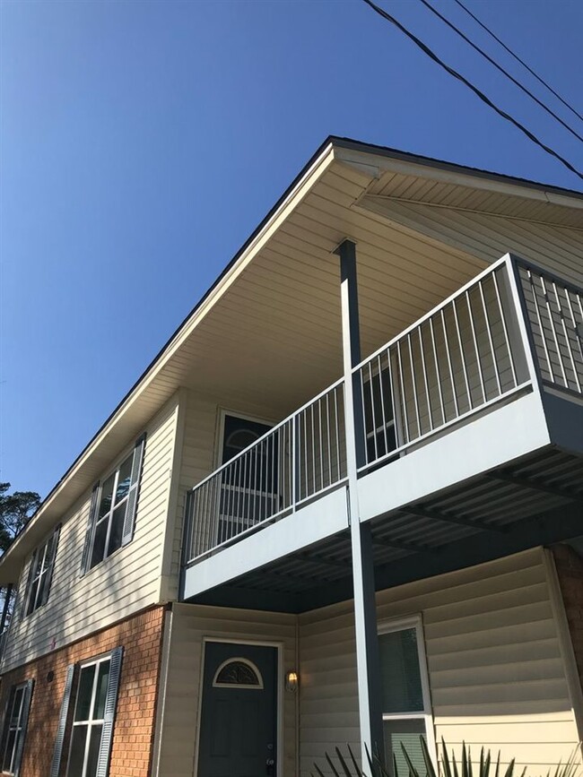 Building Photo - 156 Locke St