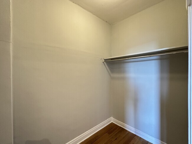 Building Photo - 457 W Melrose St