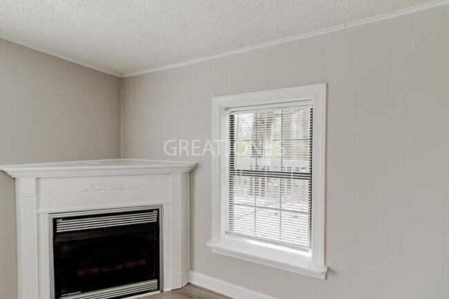 Building Photo - 310 Brown Pl