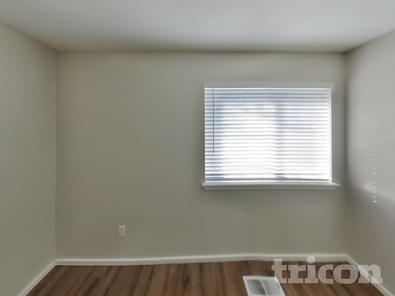 Building Photo - 2213 Anderson Ave