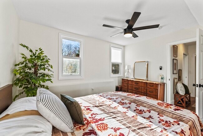 Building Photo - 1142 Washington St