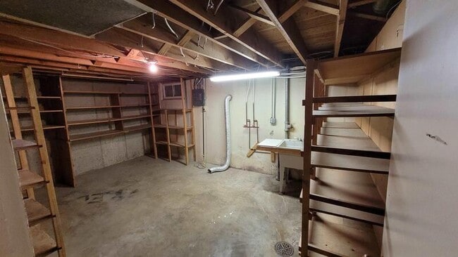 Building Photo - 187 W 1400 N