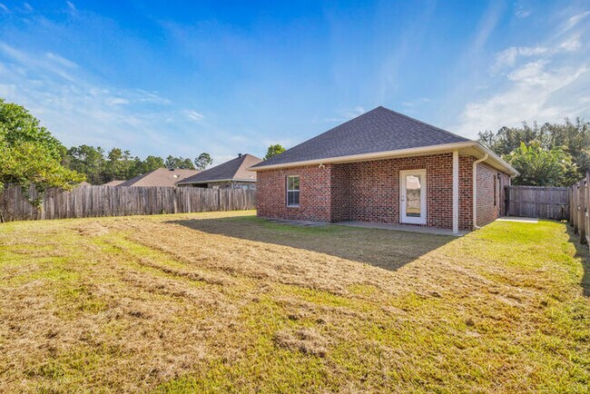 Building Photo - 13727 Foxhill Drive