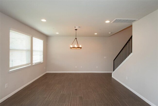 Building Photo - 1001 Zodiac Ln