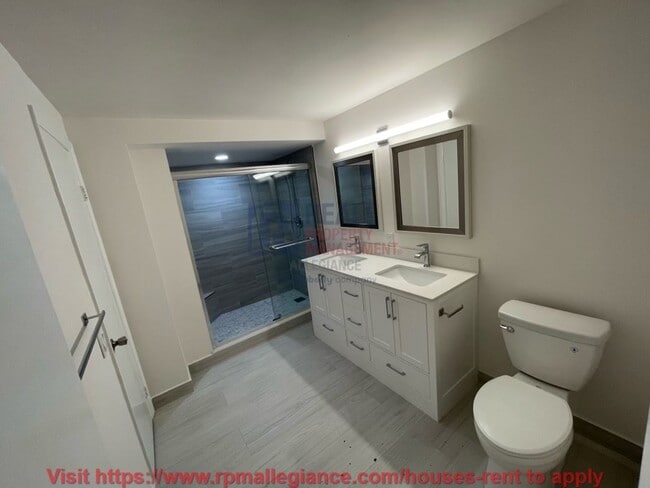 Building Photo - Updated 2-Bedroom Villa with Modern Featur...