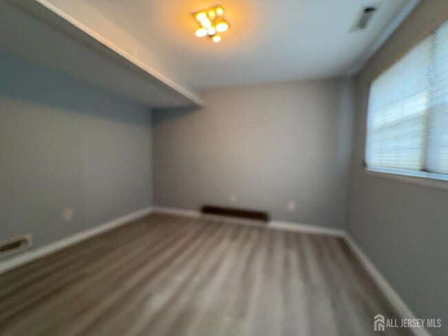 Building Photo - 31 Tall Oaks Dr