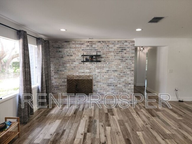 Building Photo - 1130 W Lake Brantley Rd