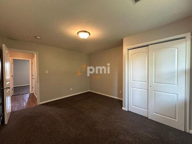 Building Photo - 5831 Creekview Ct W