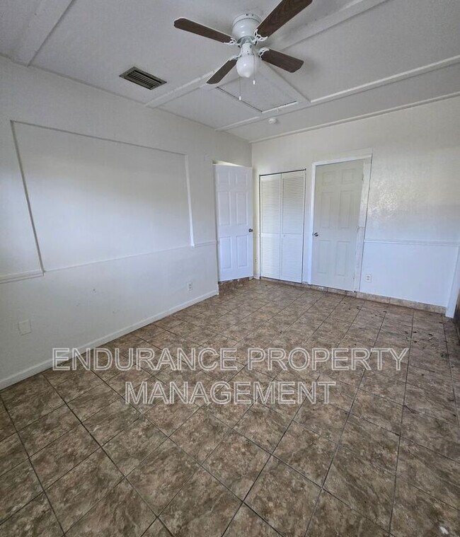 Building Photo - 1143 W 23rd St