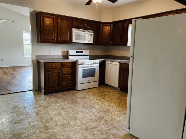Building Photo - 24 Rosette Ln