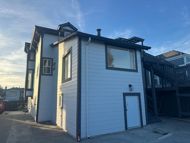 Building Photo - 3238 Adeline St