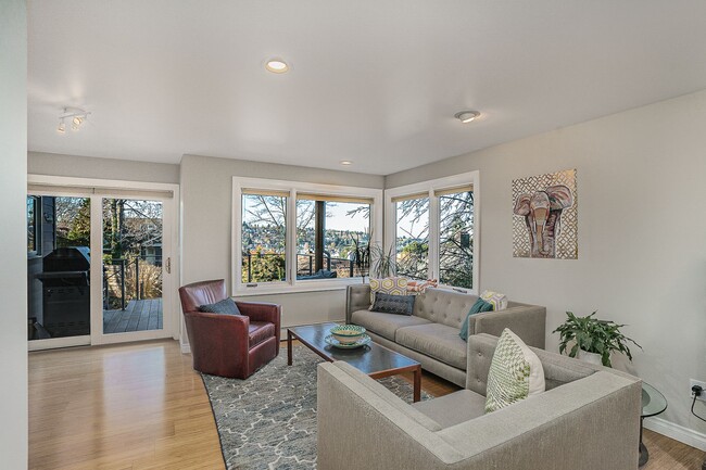 Building Photo - 4Bd/3.25Ba Seattle House