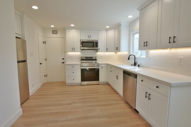 Building Photo - Beautifully Remodeled 3 Bedroom 2 Bath in Desirable Campbell Neighborhood