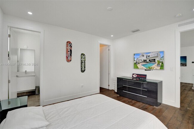 Building Photo - 9995 NW 75th St