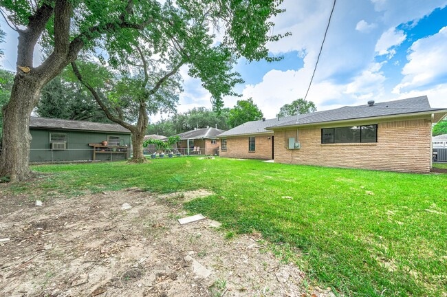 Building Photo - 7607 Grape St