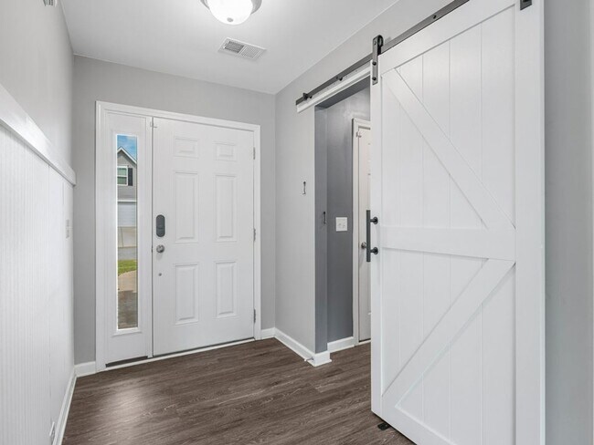 Building Photo - Stylish 3BR/2BA Home with Bonus Room in Gr...