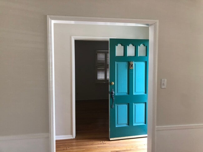 Building Photo - COMING SOON! Beautiful Home near Warner Brothers Studio! AVAILABLE 6/10/2026