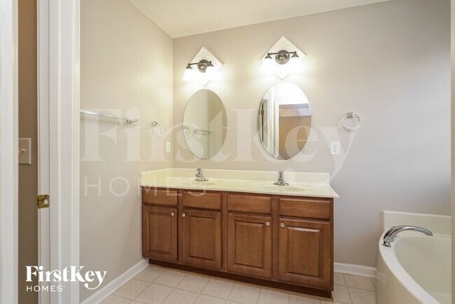 Building Photo - 4145 Crestwood Cir