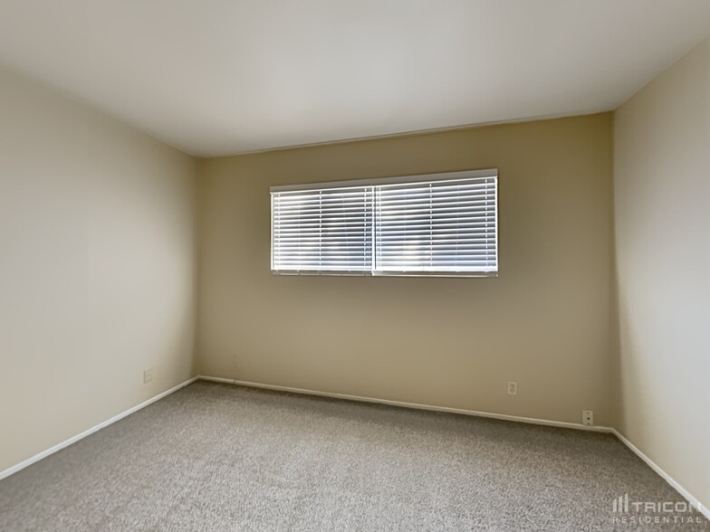 Building Photo - 831 Spoonbill Ln