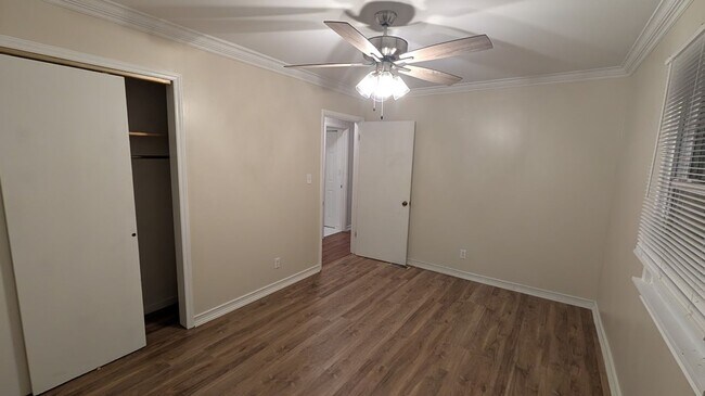 Building Photo - 2 bedroom 1 bath home near Lake Julian in Arden, convenient location, Year-long lease $1600 a month.