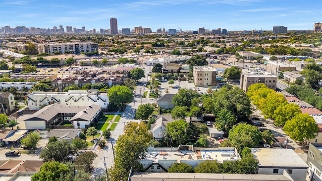 Building Photo - 5803 Hudson St