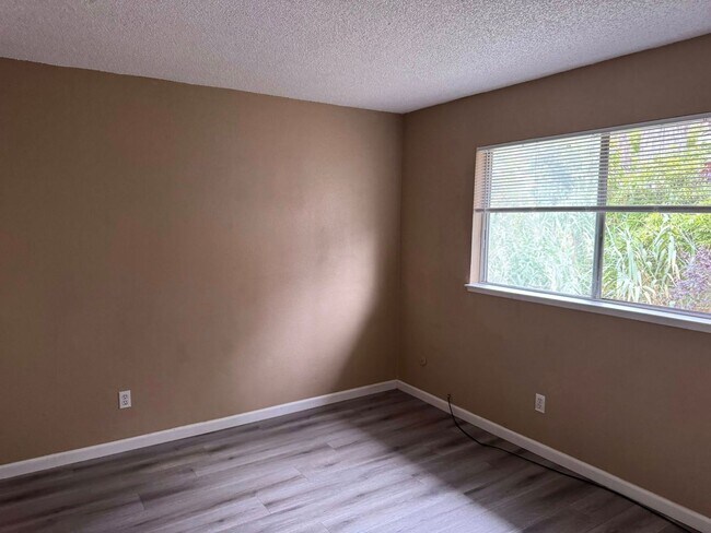 Building Photo - Duplex for Rent in S. Sacramento