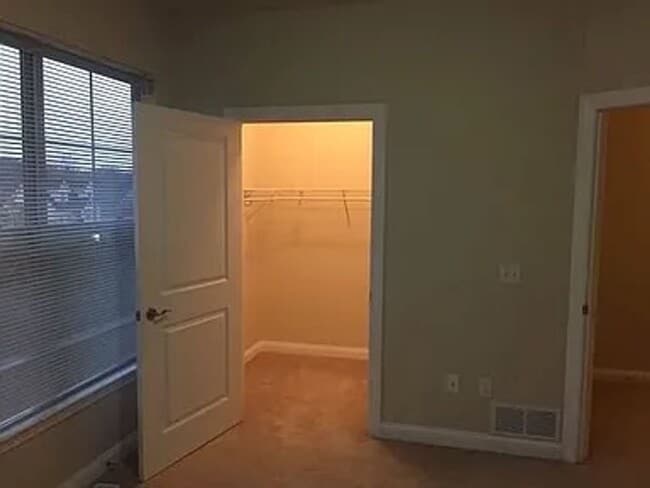 Building Photo - Gorgeous condo for rent