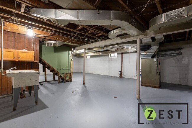 Building Photo - Amazing 3 bed 1 bath Home