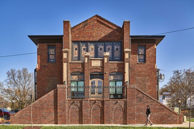 Primary Photo - 1017 Parkwood Ave