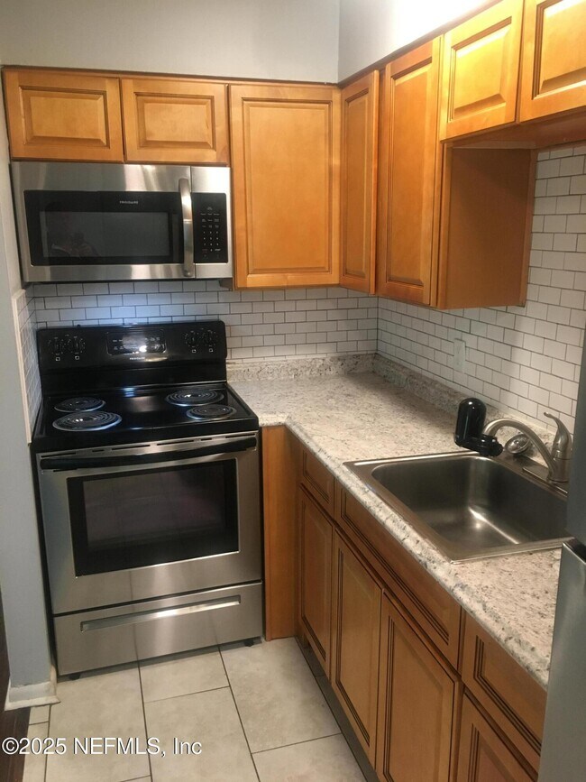 Building Photo - 3307 Mayflower St