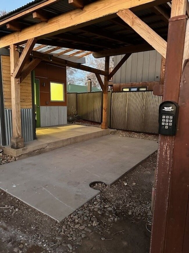 Building Photo - Modern Studio Eastside of Flagstaff- AVAIL...