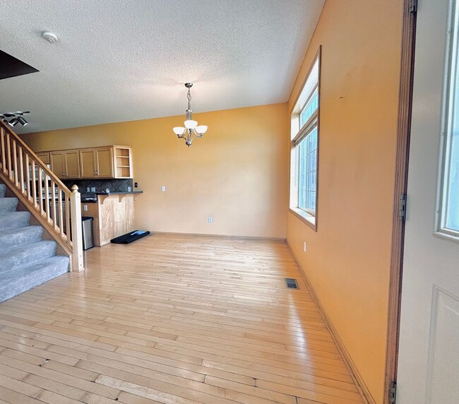 Building Photo - Spacious 3bed Townhome in Coon Rapids.  FI...