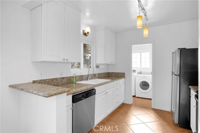 Building Photo - 353 Cres