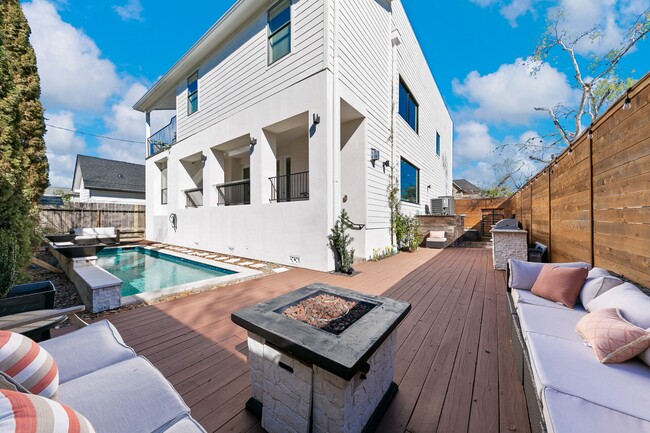 Building Photo - 4301 Vivian St