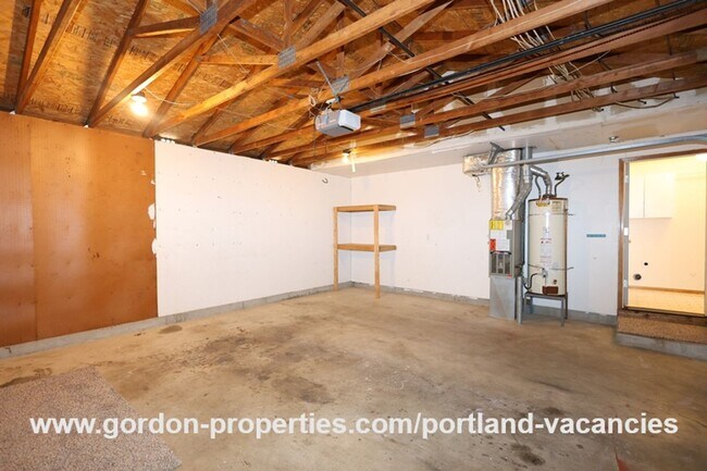 Building Photo - 9641 SE Schiller St
