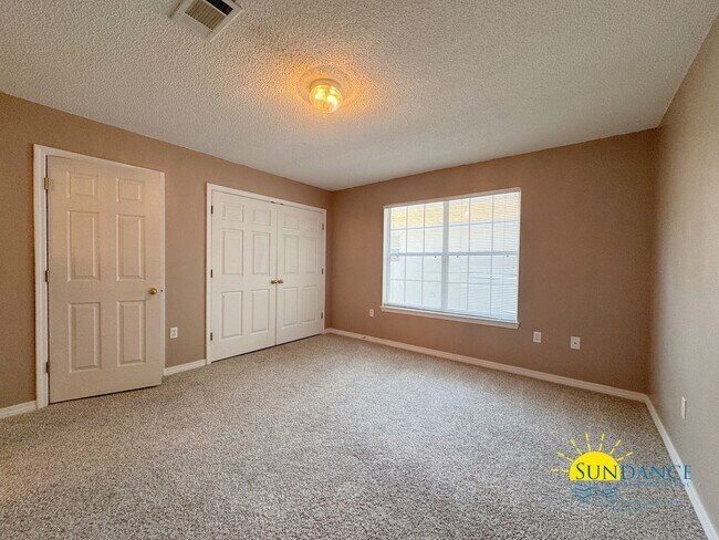 Building Photo - Stylishly Updated 3BR Home Minutes from Destin Harbor & Henderson Beach!