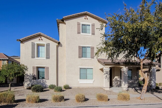 Building Photo - 912 E Brooke Pl