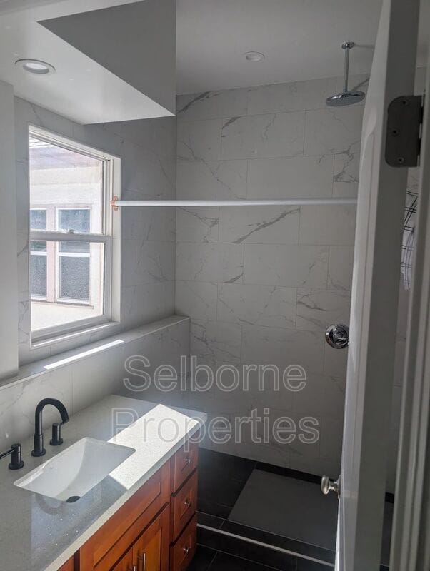 Building Photo - 747 54th St