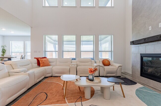 Building Photo - 2332 Giona Pl