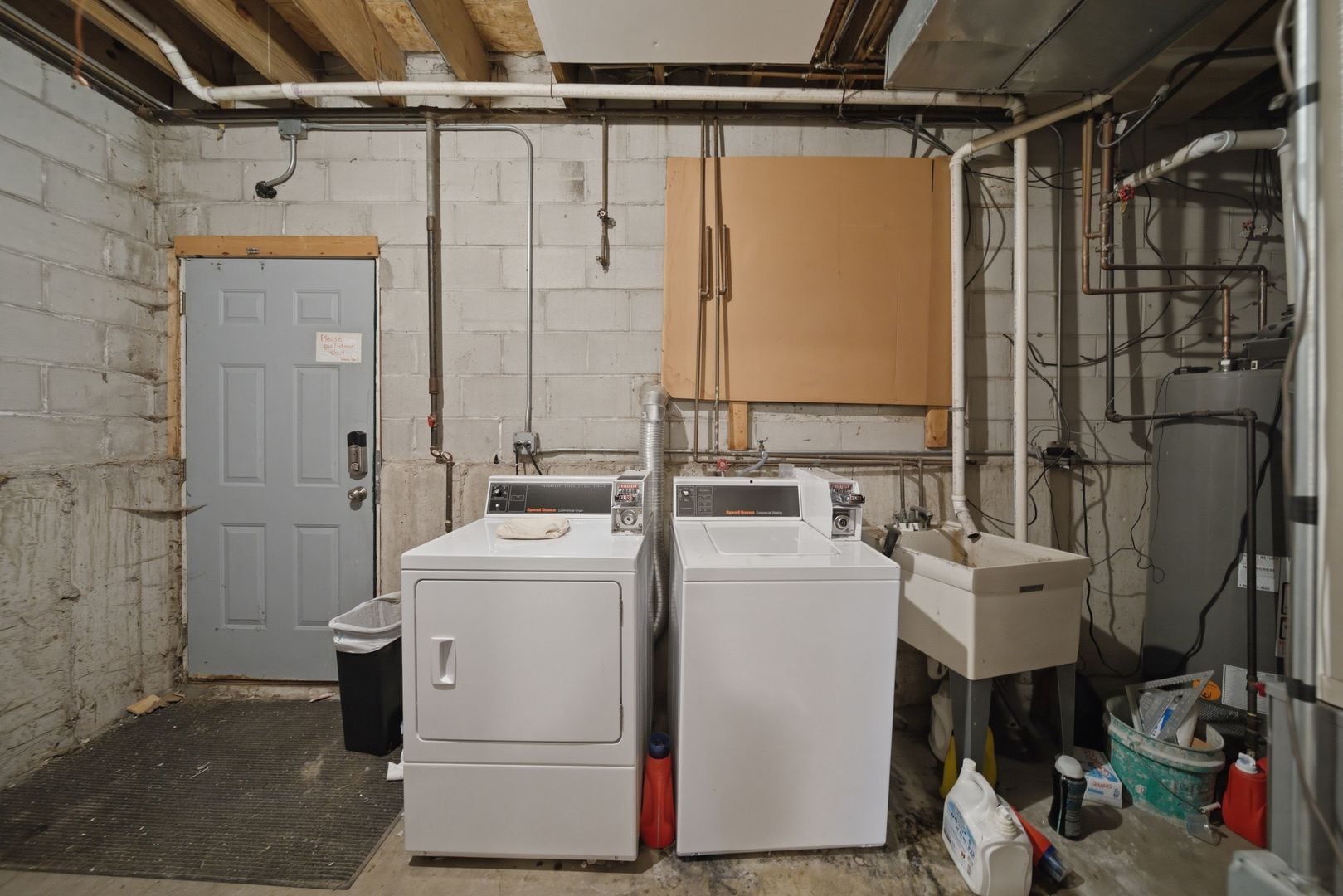 Building Photo - 844 N Wood St