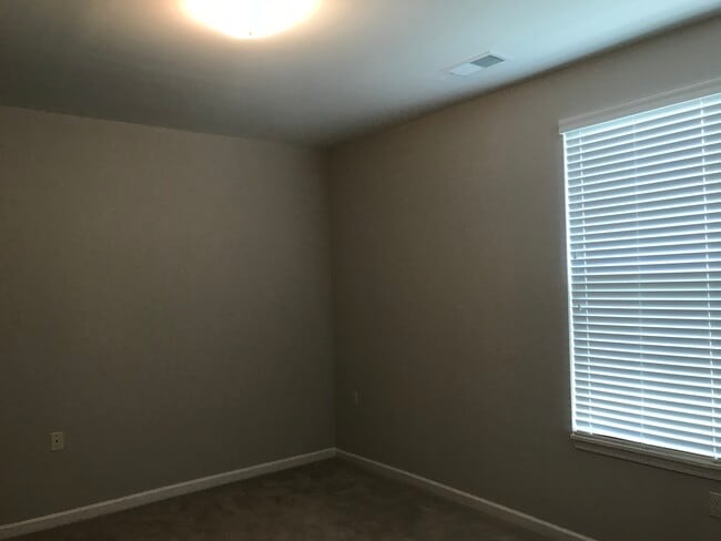 Building Photo - 1610 E Southfield Cir