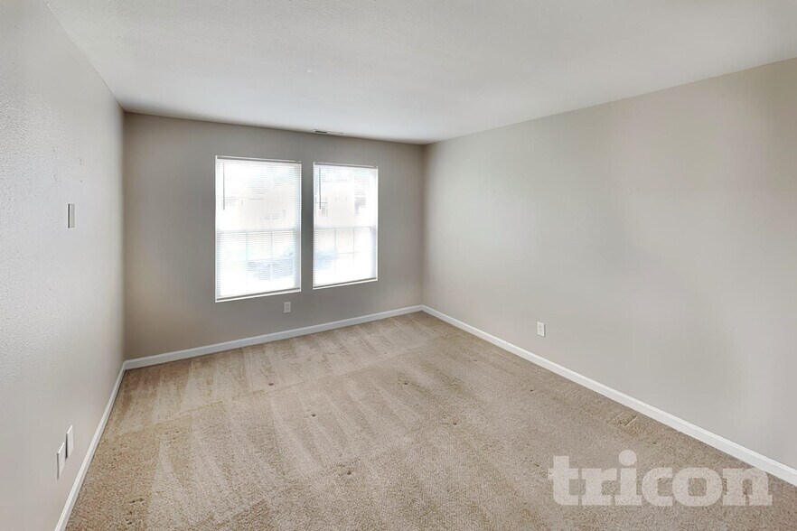 Building Photo - 1362 Cadre Cir