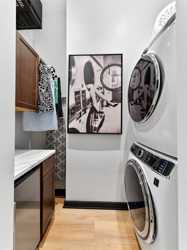 Building Photo - 102 Court St