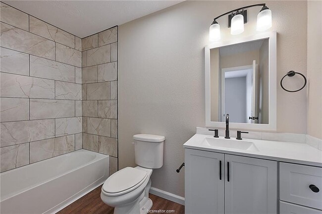 Building Photo - 403 Manuel Dr