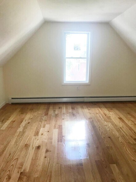 Building Photo - 978 Hyde Park Ave